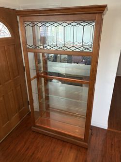 Pulaski Furniture 20677 Lighted Glass Curio Cabinet – Sliding Door, Lock & Key