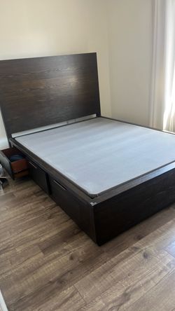 Queen size bed stand