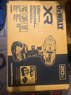 DEWALT DCF900P1 20V MAX XR 1/2” High-Torque Impact Wrench Kit