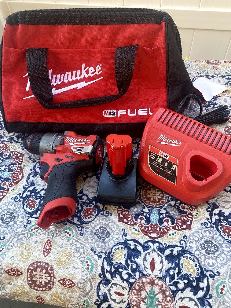 Milwaukee M12 FUEL 12 V Lithium Ion Brushless Cordless 1/2" Hammer Drill Kit (1) 4.0 Ah Battery & Charger 