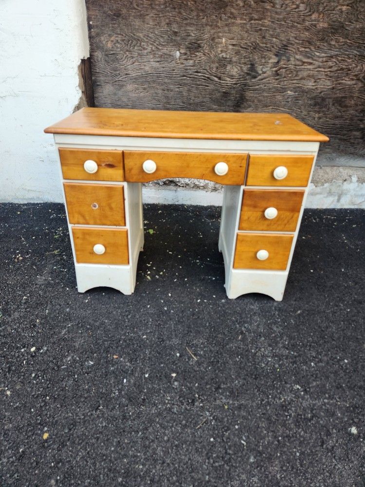 Charming Farmhouse Fresh Desk