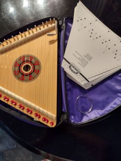 Lap harp with music cards and case