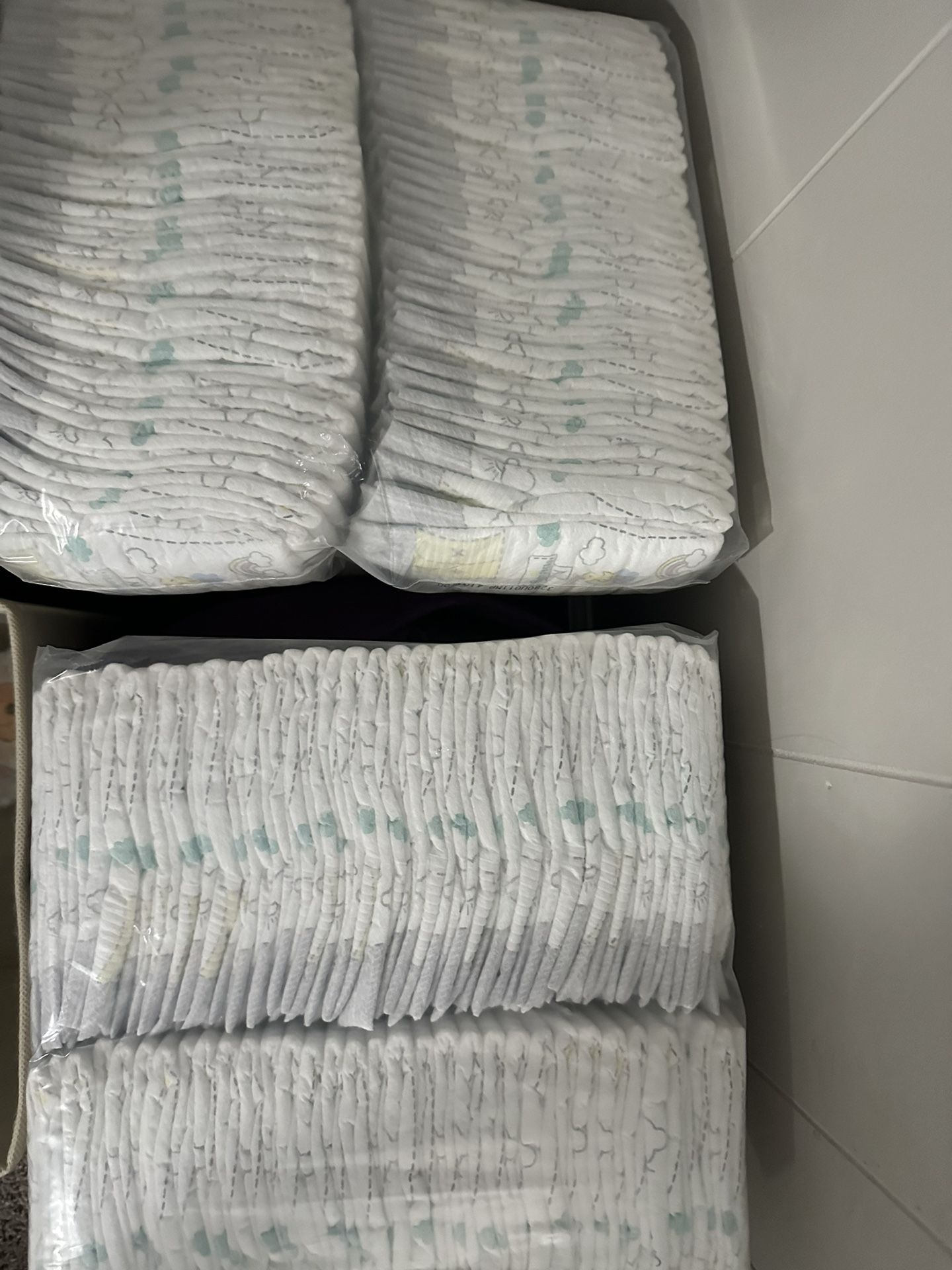 140 Newborn Pampers Diapers