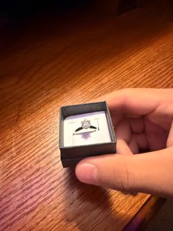 VVS1 Moissanite Engagement Ring
