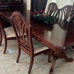 Dining Table With 4 Chairs and Hutch 