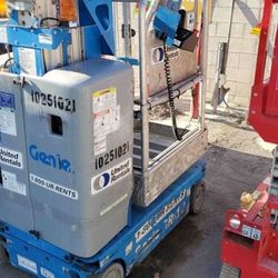 12 ' Vertical Runaround Lift - Genie Gr-12