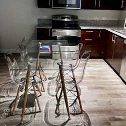 Clear Table With 4 Chairs 