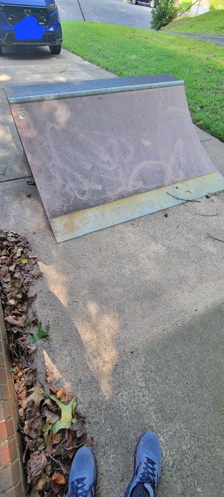 6ft Quarter Pipe - Skatelite