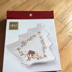 VINTAGE Holiday Elegance Dish By Mikasa