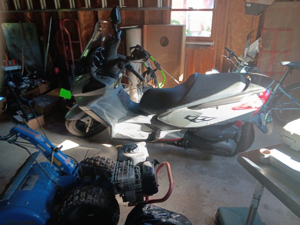 2011 Kymco 300 Downtown