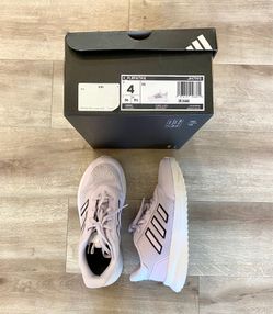 Girls Adidas Shoe’s, SIZE 4