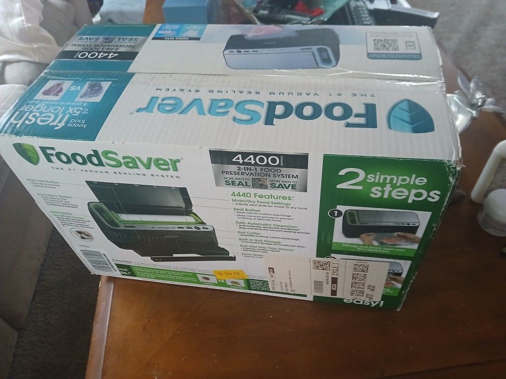 FoodSaver V4400 2-in-1 Vacuum Sealer Machine with Automatic Vacuum Sealer Bag