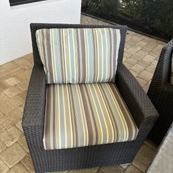 Lanai Table And 4 Chairs