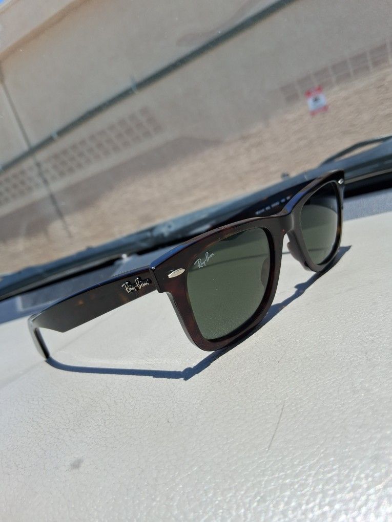 Ray-Ban RB2140 Sunglasses 50mm Original Wayfarer Tortoise Frame gray/vlack Lenses great condition