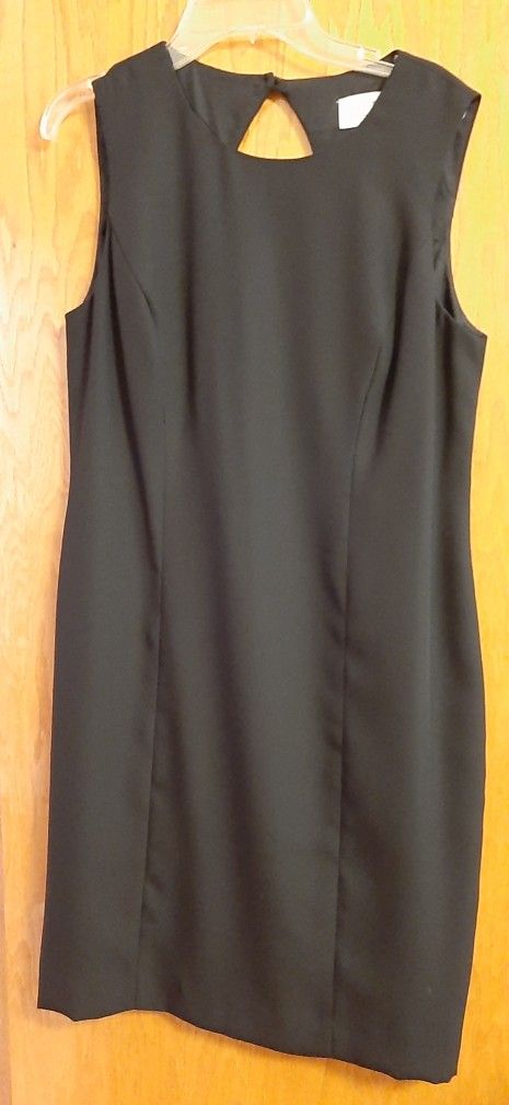 Petite Sophisticate Black Sleeveless Dress.  Size 8P