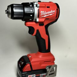  Milwaukee Drill With 4.0 Battery 