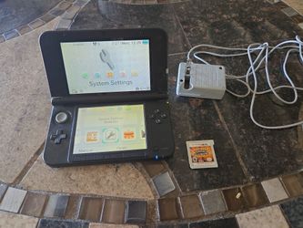 Nintendo 3DS XL  WITH ONE GAME  POKÉMON  ULTRA SUN