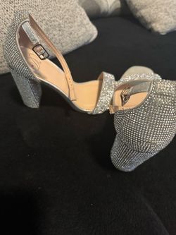 Zapatillas semi  nuevas size 6.5 y 7 $15 cada par