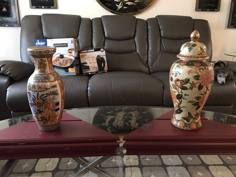 2 vase w/stand make offer