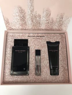 NARCISO RODRIGUEZ FOR WOMEN. LARGE SIZE GIFT SET INCLUDES 3.4OZ FRAGRANCE, 3.4OZ BODY LOTION AND MINI PERFUME 10ML. ORIGINAL BRAND NEW IN THE BOX
