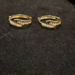 18 K gold filled screw earrings with diamond like stones