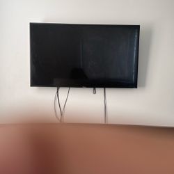 100$ 43in Tv