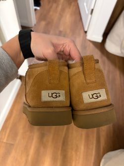 Women’s mini uggs size 10