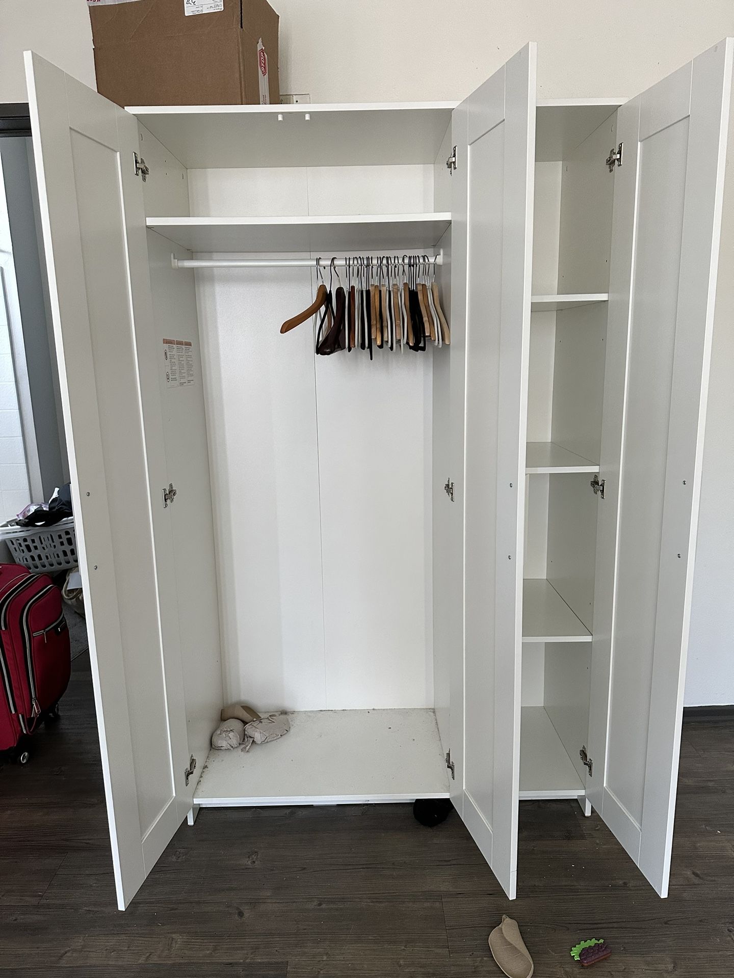 Wardrobe closet for Sale in Los Angeles, CA OfferUp