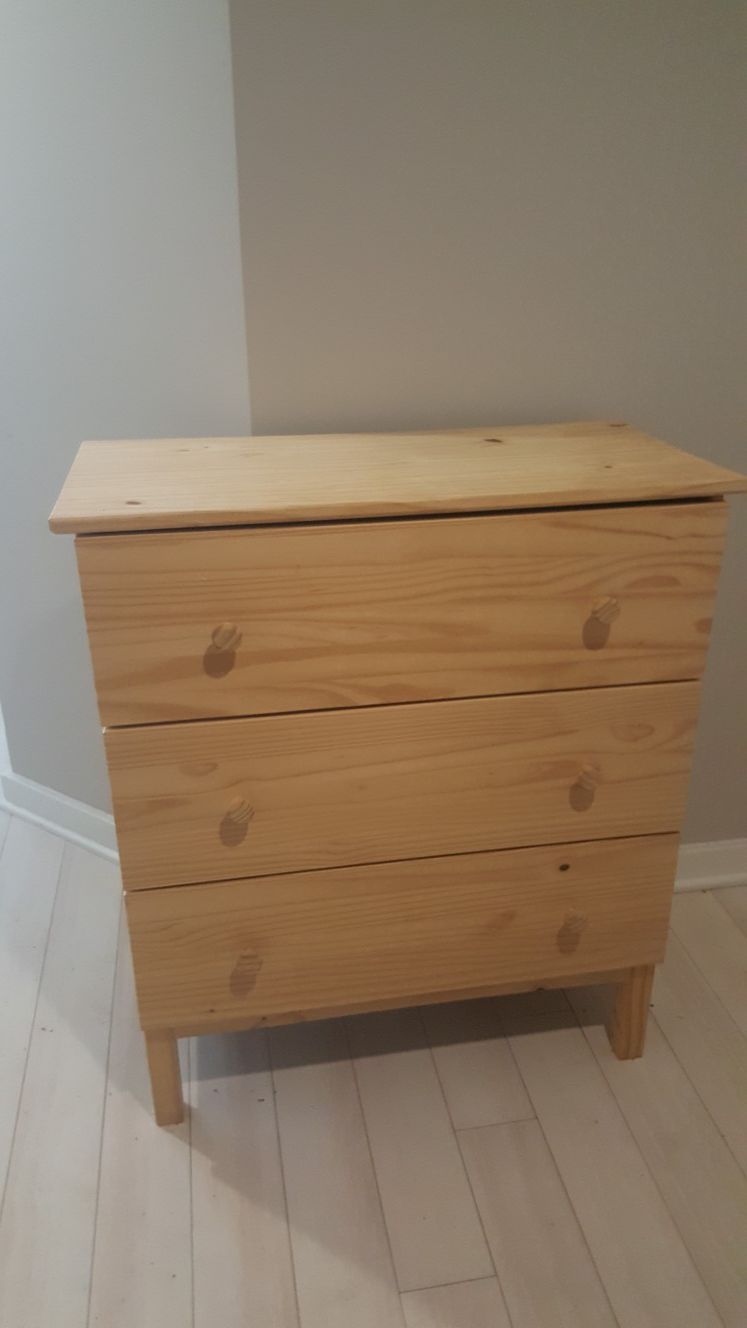 Ikea 3 drawer dresser. Please refer the second pic for dimensions