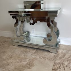 Mirrored Console