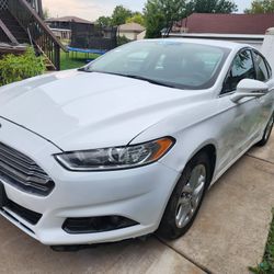 Ford Fusion 2015 With 132 Miles 