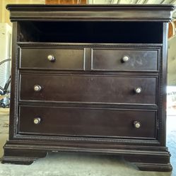 Chester Drawer/ Tv Stand And Night Stand