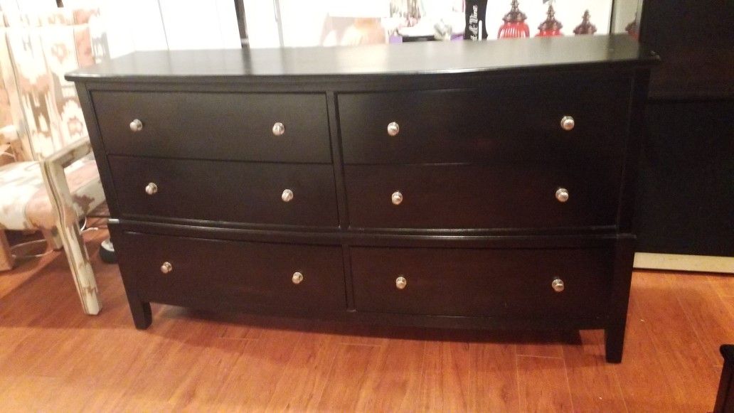 DRESSER IN GOOD CONDITION