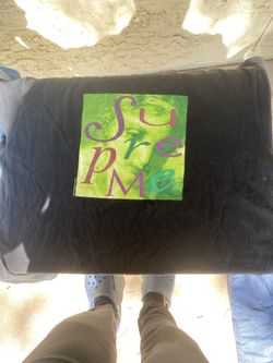 Supreme T size Medium