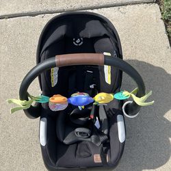 Maxi Cosi Car Seat and Base