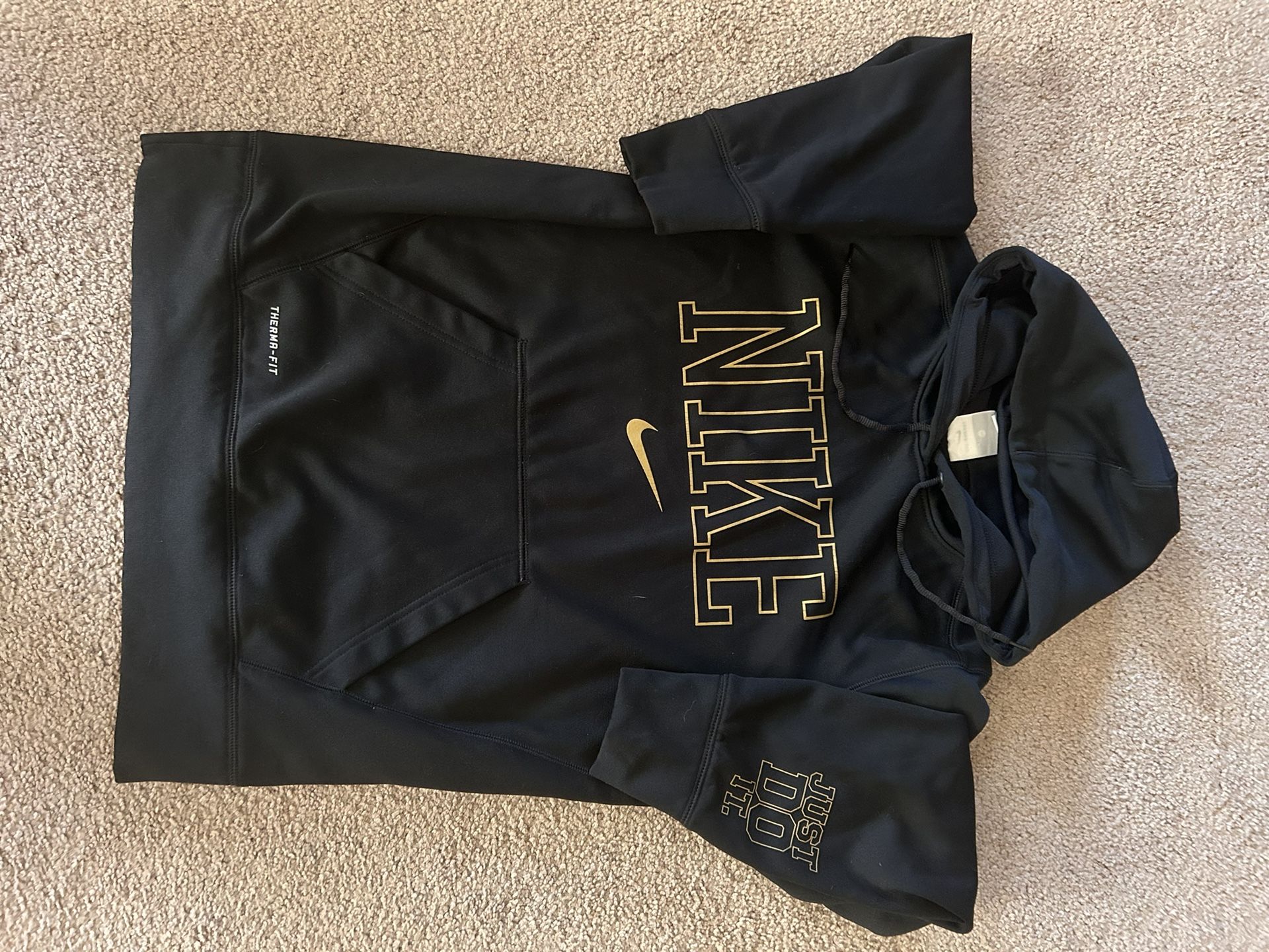 Nike pullover therma-fit boys size m