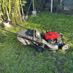 Honda HRC216 Commercial Lawnmower