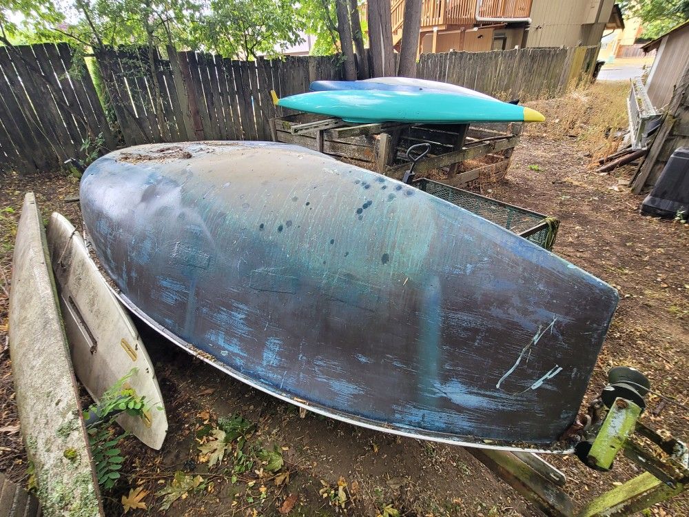 Free 14 ft boat hull