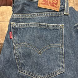 Women’s Levi’s low pro straight size 26