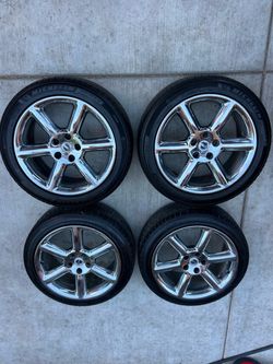 Set of Nissan 350z 18in wheels 5x114.3 (5x4.5) Fit 370z maxima Altima Infiniti g35 g37 m35 m45 etc