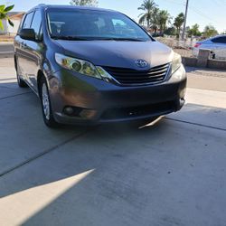 2012 Toyota Sienna