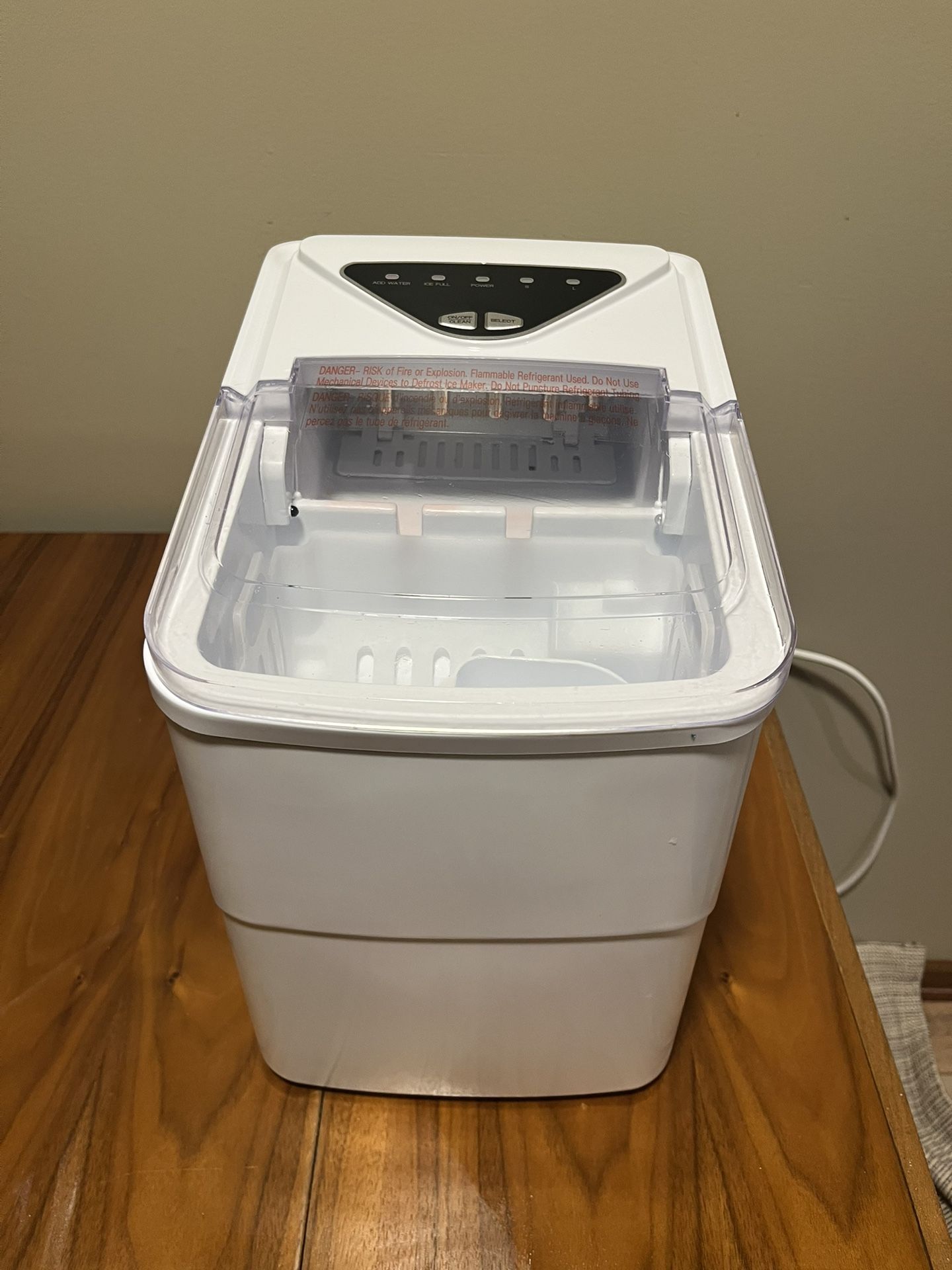 Silonn Countertop Icemaker (barely used)