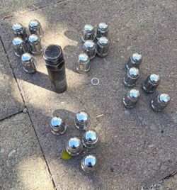 Lug nuts