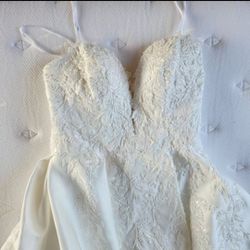 New with Tags Lulu's SIZE 4 Strapless Wedding Dress
