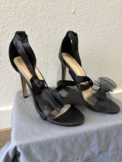 Black heels with ribbon