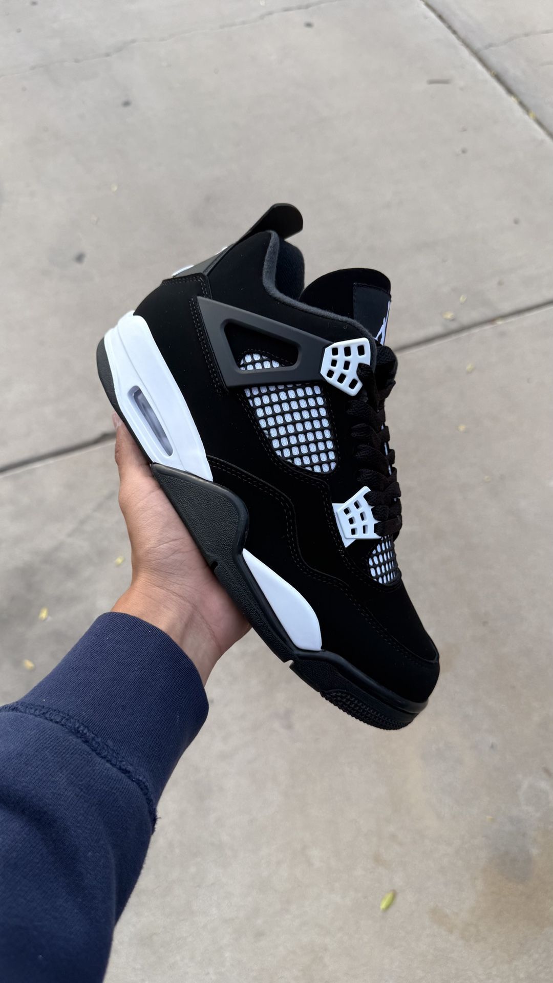 Jordan 4 White Thunders