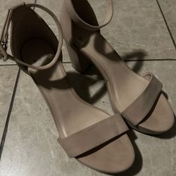 Ladies Size 6.5 Tan Shoes