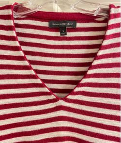 Like New Banana Republic Sweater Size Small