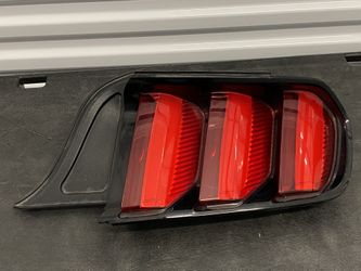 2015 2016 2017 Ford Mustang GT OEM Taillight Right Passenger LED FR3B-13B504-