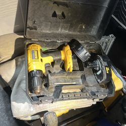 18 volts drill dewalt